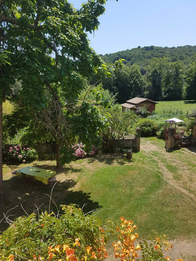 au coeur du bois vue jardin depuis la chambre d'hôte